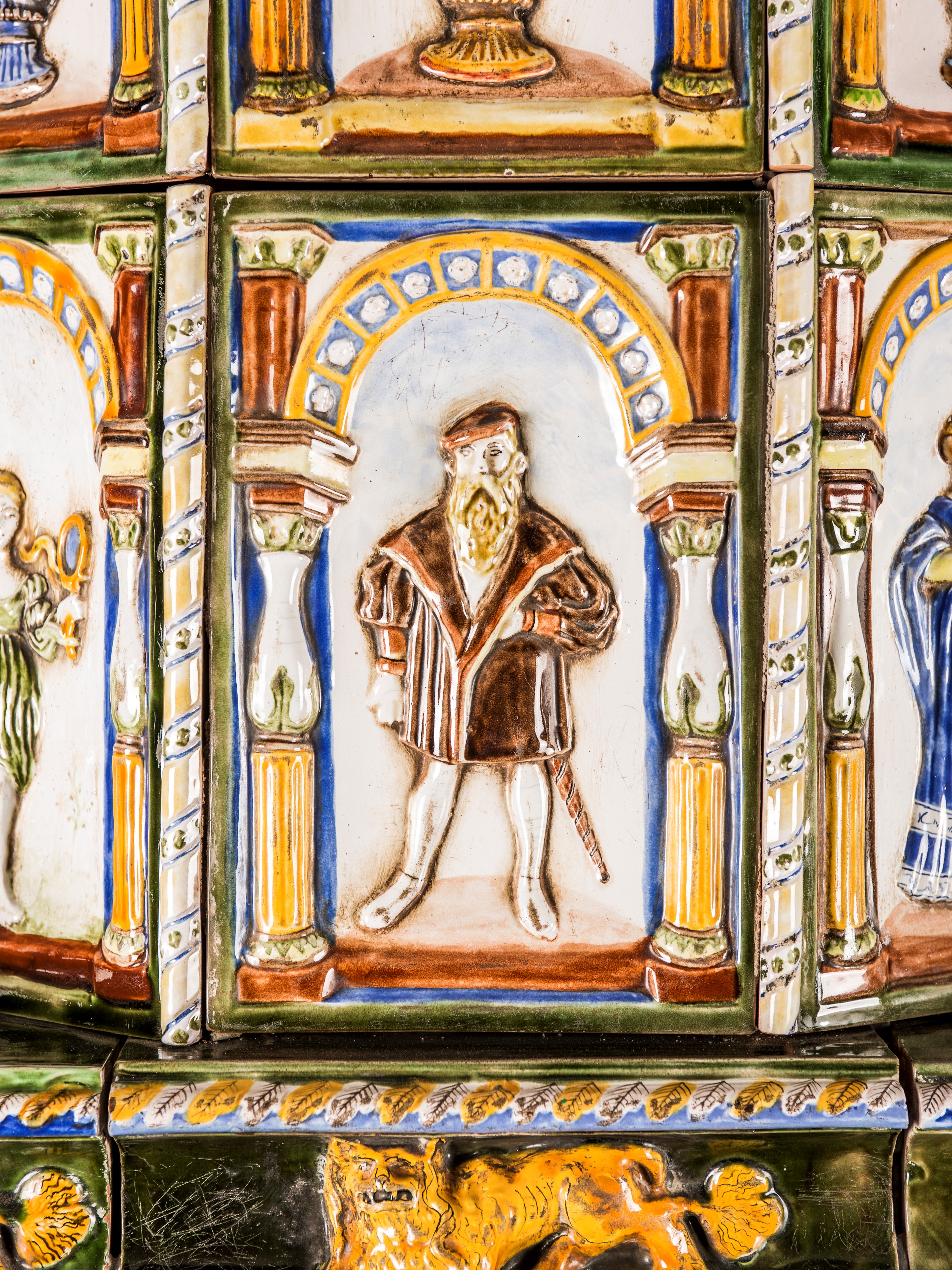 Importante Stufa in Maiolica Policroma