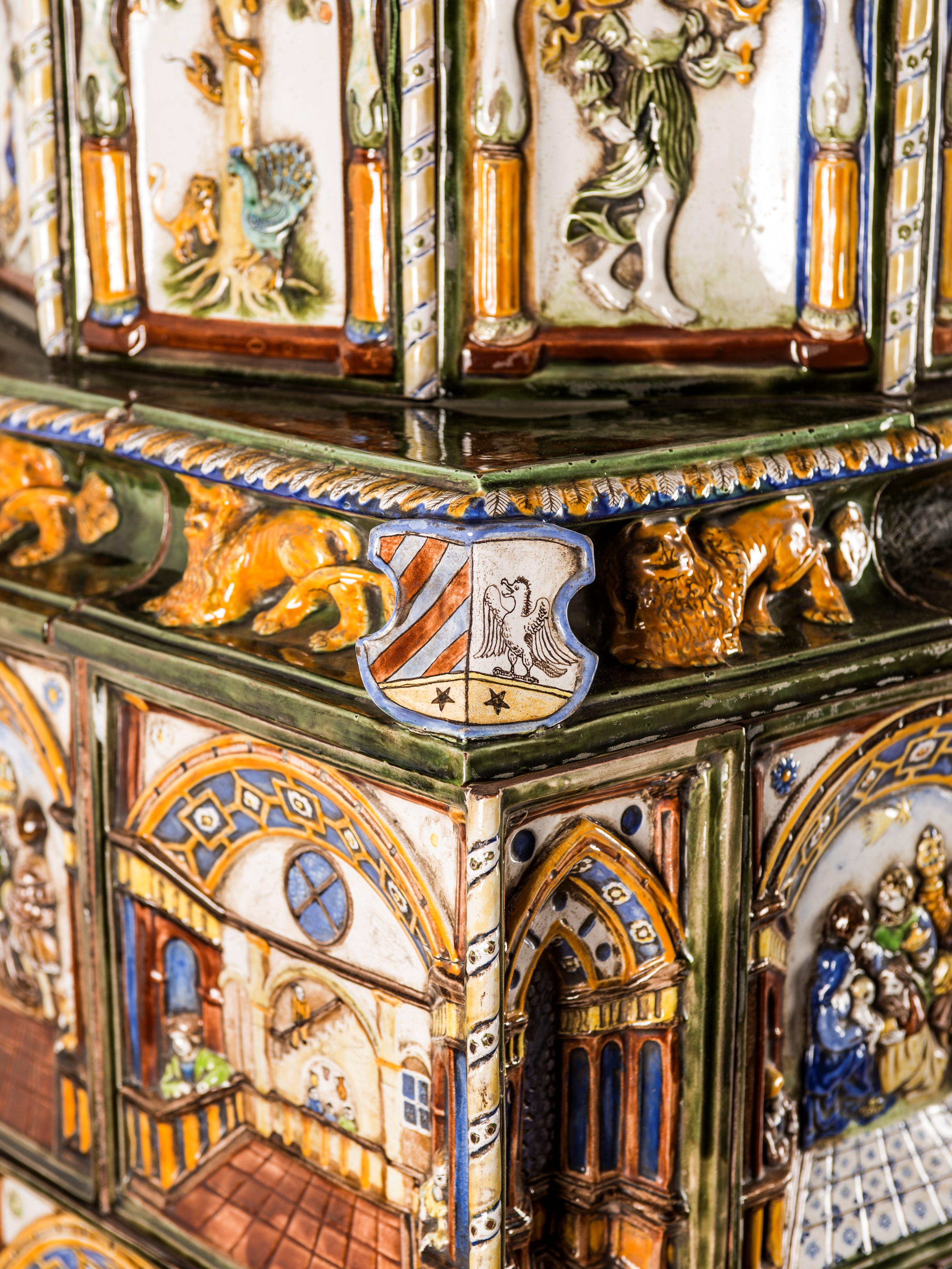 Importante Stufa in Maiolica Policroma