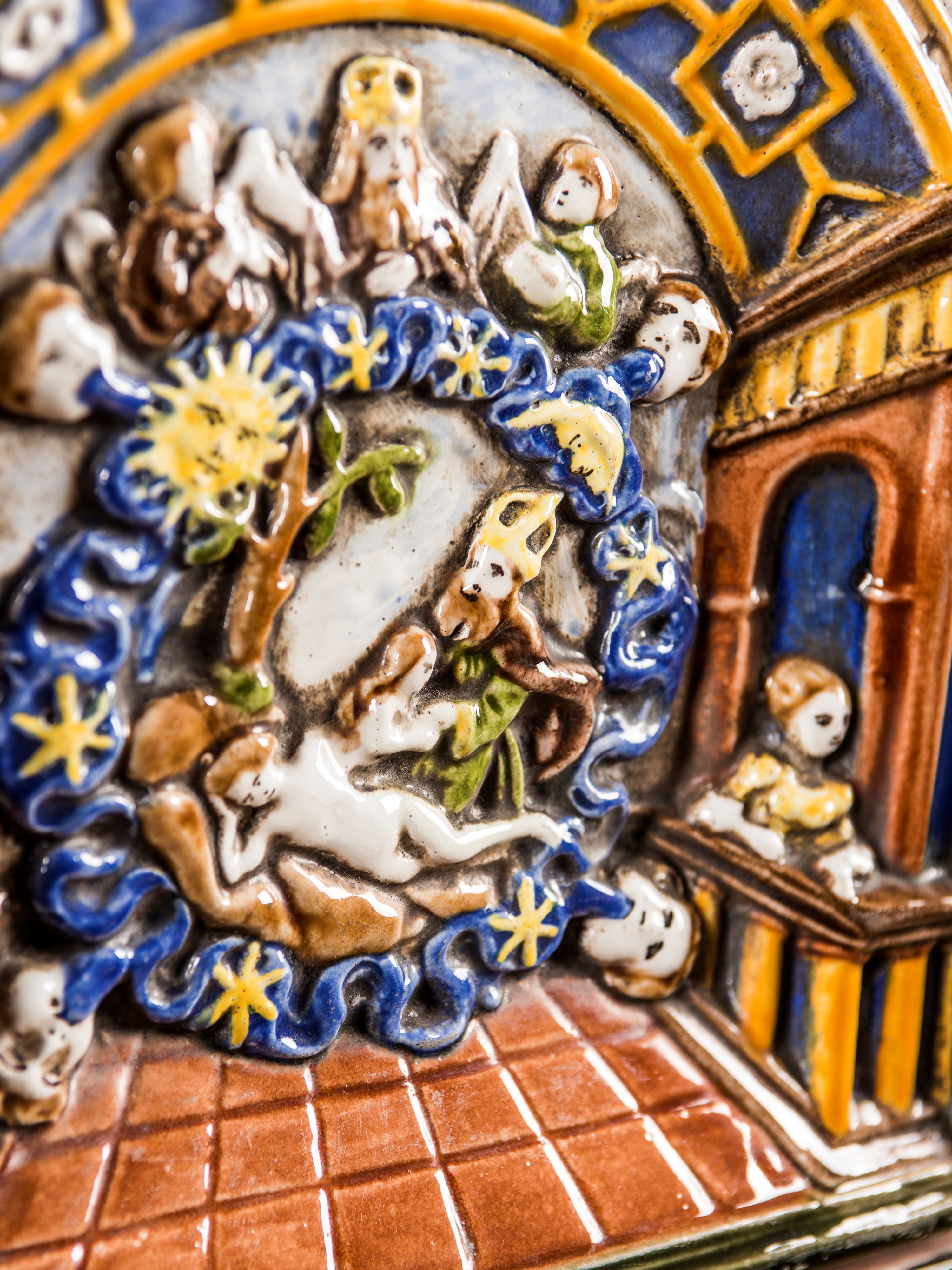 Importante Stufa in Maiolica Policroma