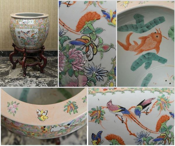 Porcelain tub