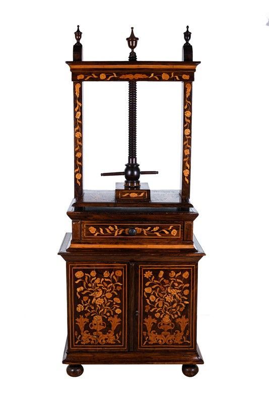 Walnut wood press