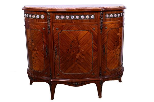 Credenza elegantemente placcata in bois de rose e intarsiata di essenze varie