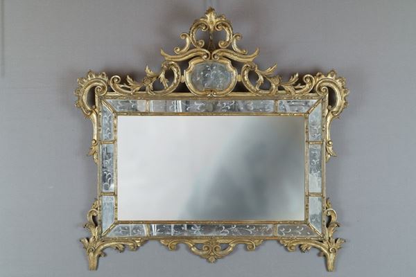 Caminiera in vetri e legno dorato