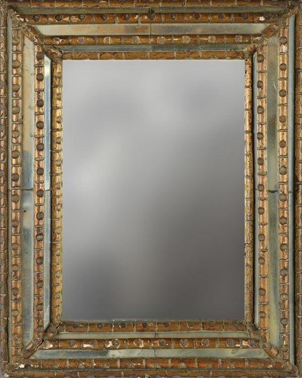 Specchiera in legno dorato 