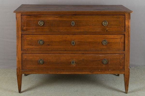 Three-drawer chest of drawers