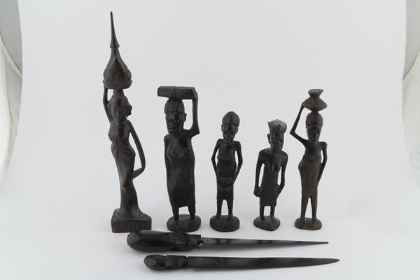 Lotto di cinque sculture e due tagliacarte