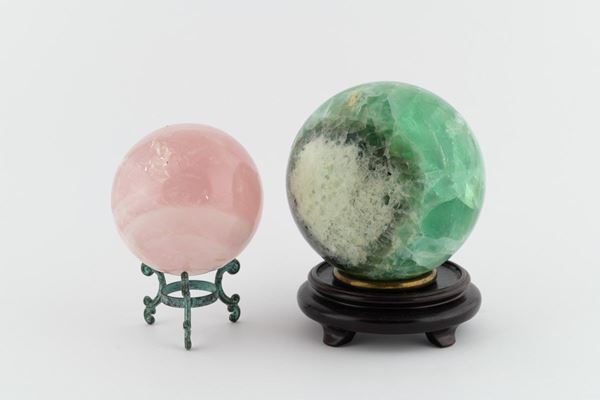 Lot of two balls