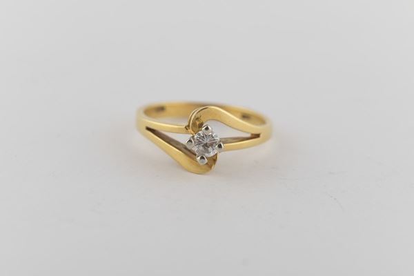 Solitario in oro giallo con diamante