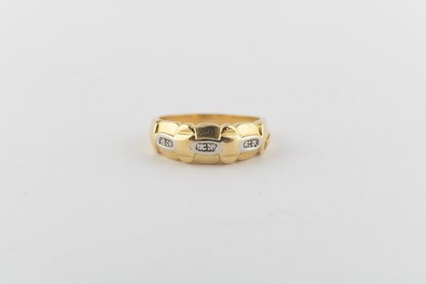 Anello in oro giallo e bianco con diamanti Re Carlo