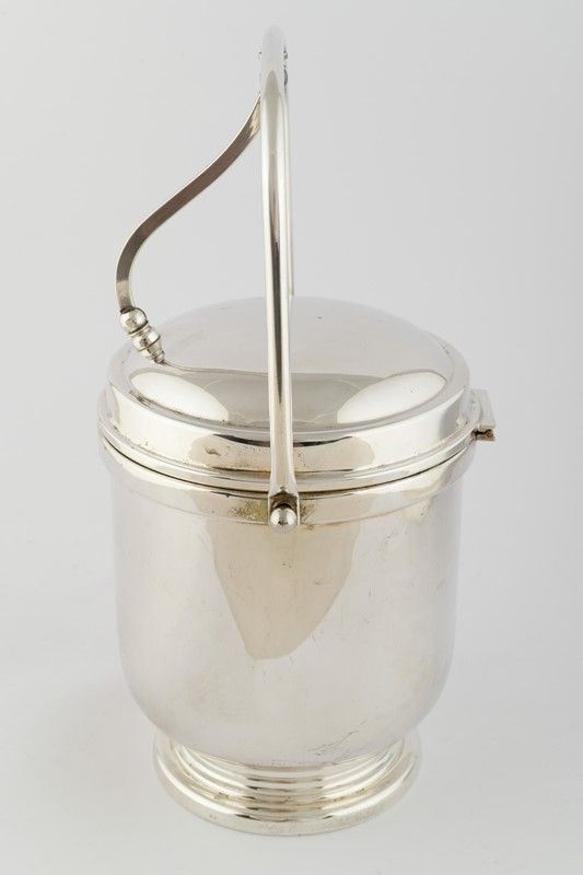 Ice bucket